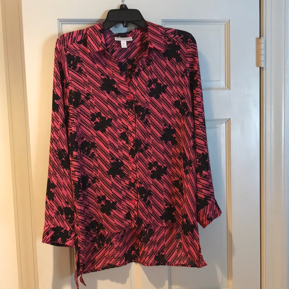Ladies Dana Buchman blouse, size M, fun red/black pattern, excellent condition!